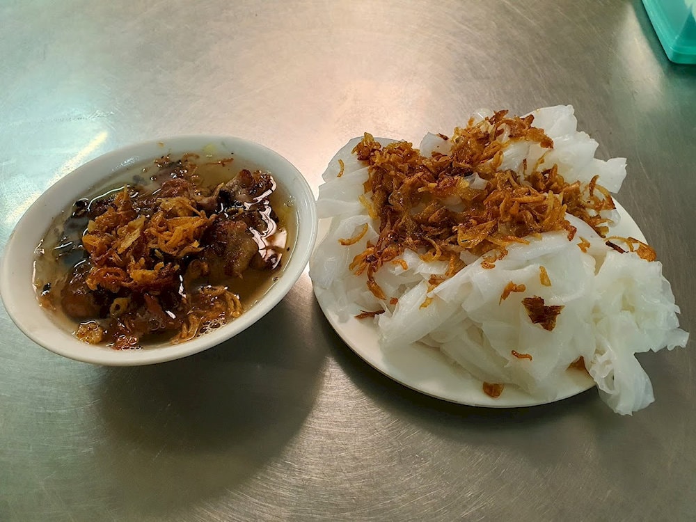 Món bánh cuốn chả tại quán Minh Ngọc Như Ý